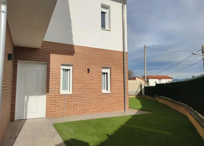 Chalet Con Amplio Jardin