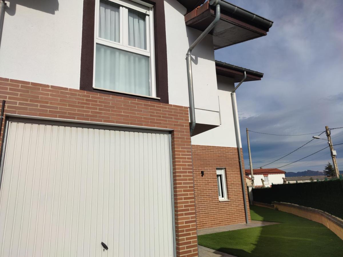 Con Amplio Jardin Holiday home